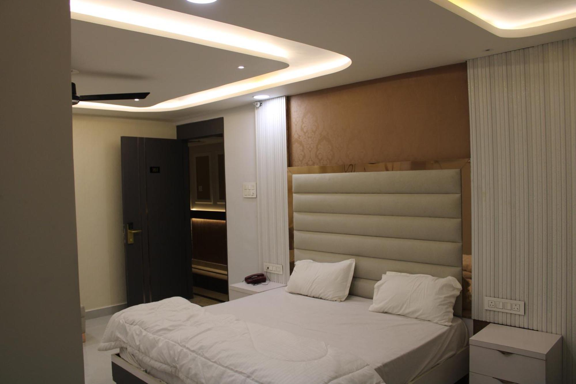 Hotel Gold Stone Kanpur Exterior photo