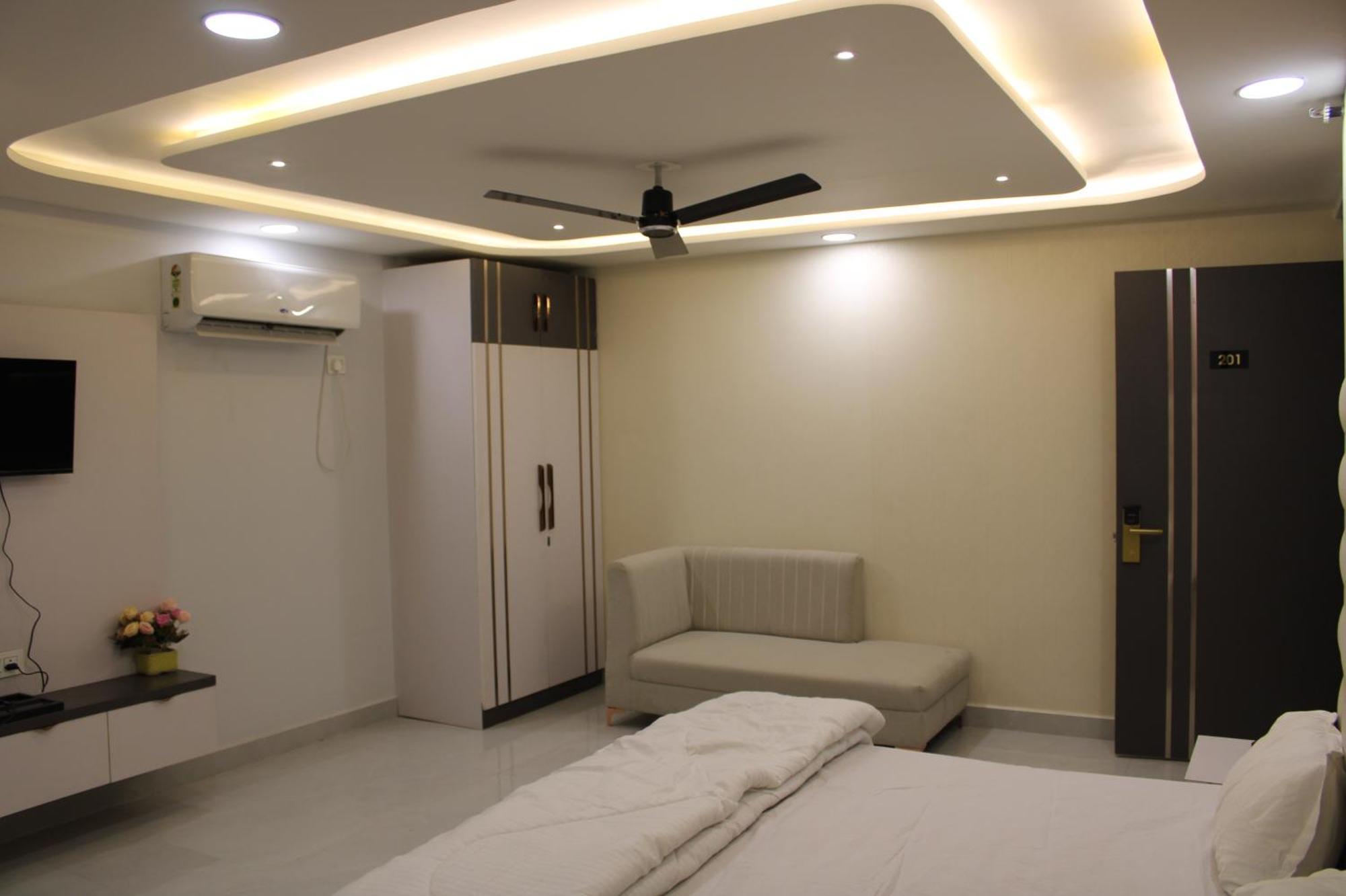 Hotel Gold Stone Kanpur Exterior photo