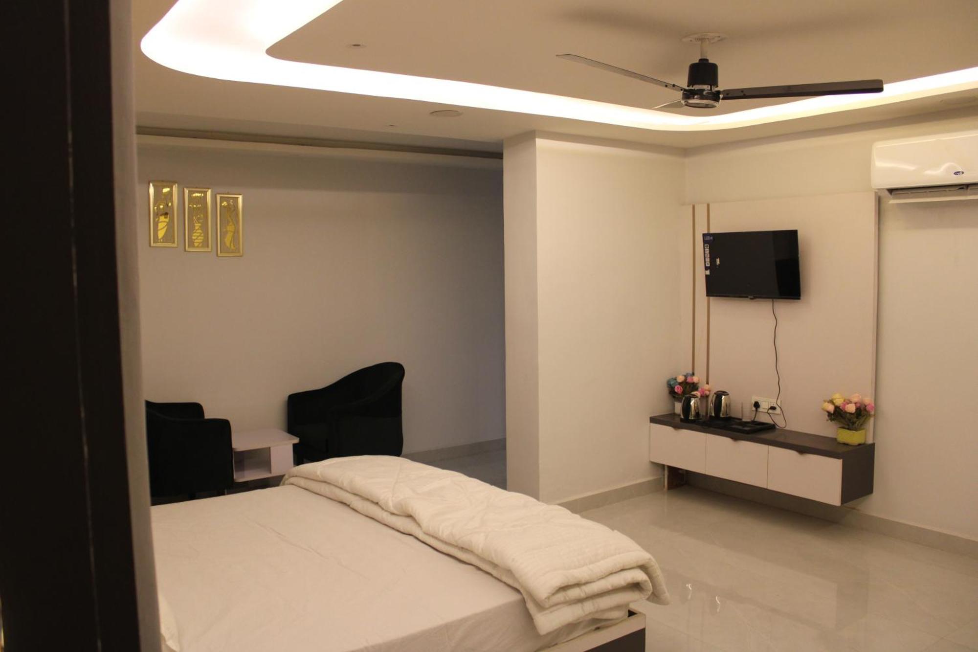 Hotel Gold Stone Kanpur Exterior photo